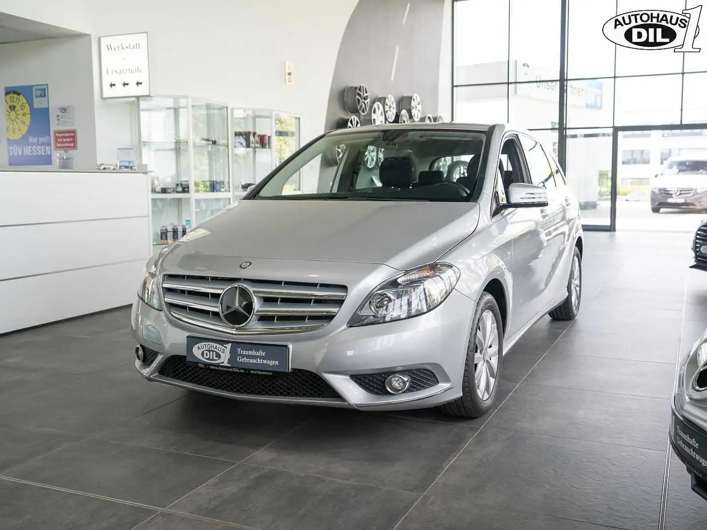 Mercedes-Benz B 180 BlueEFF. Sports Tourer *2.Hd.*scheckheft* Silber - 2