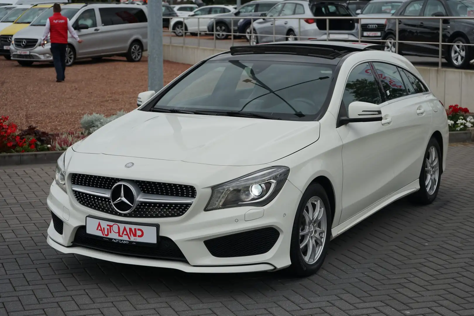 Mercedes-Benz CLA 200 AMG Line Bi-Xenon Panorama Navi PDC USB Weiß - 2