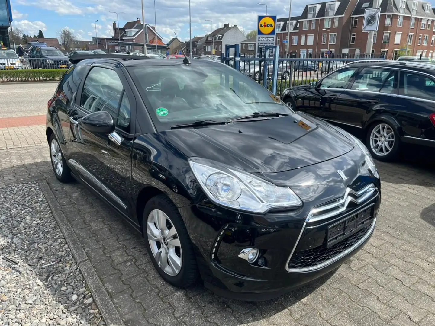 Citroen DS3 Cabrio 1.6 , Bj 2013, LEDER,CLIMA* Zwart - 1