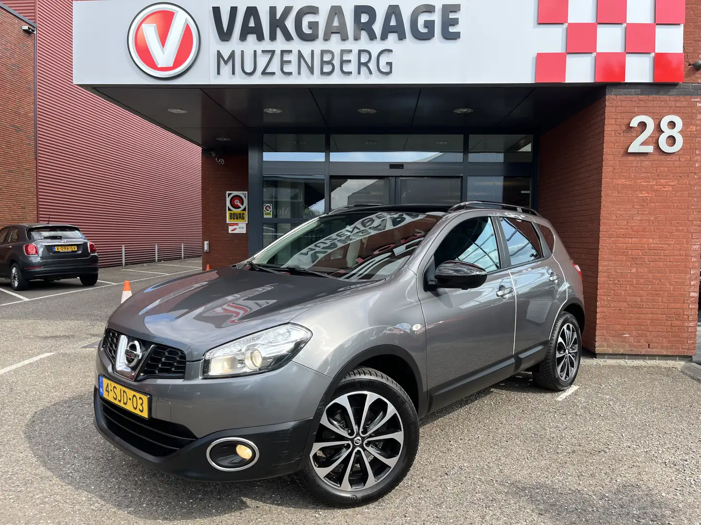 Nissan Qashqai 1.6 Tekna // 360 CAMERA // CLIMA // PANO-DAK // NA Gris - 1