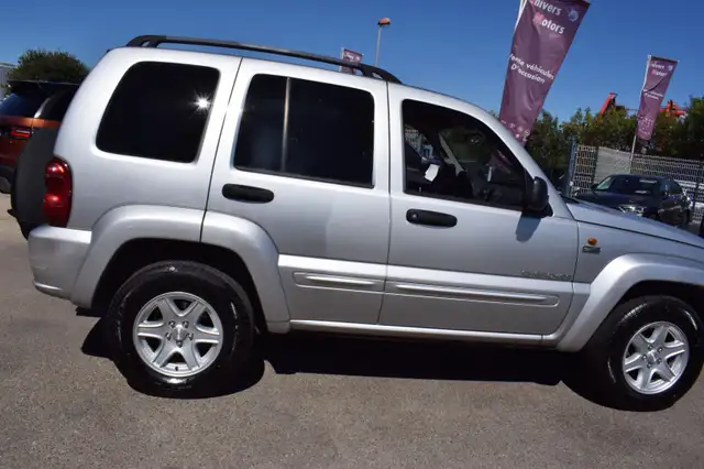 Jeep Cherokee view 6