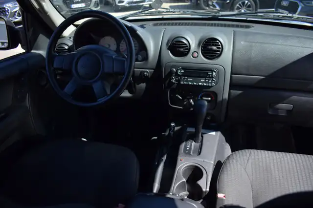 Jeep Cherokee view 13
