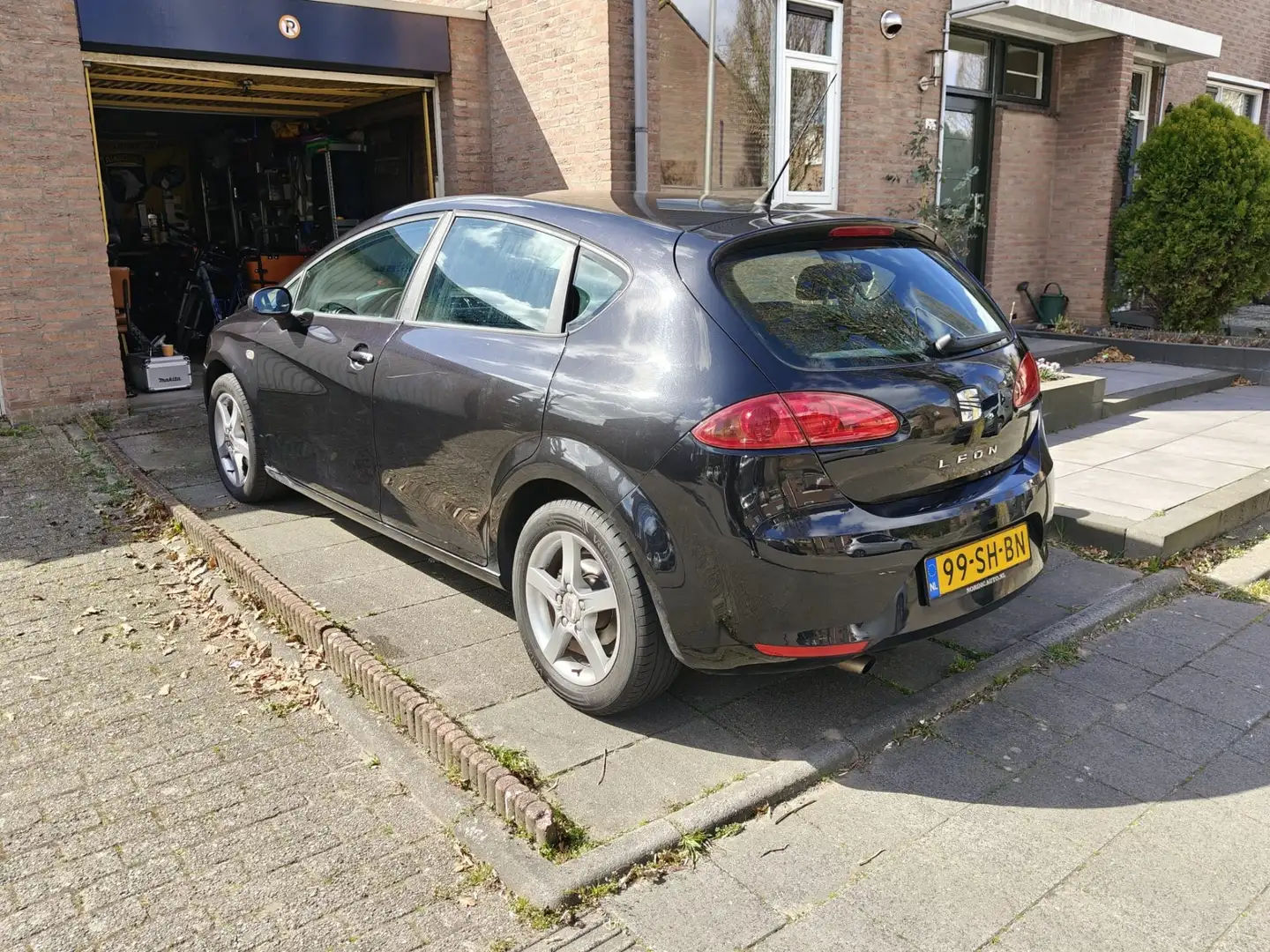 SEAT Leon 1.6 Reference Zwart - 1