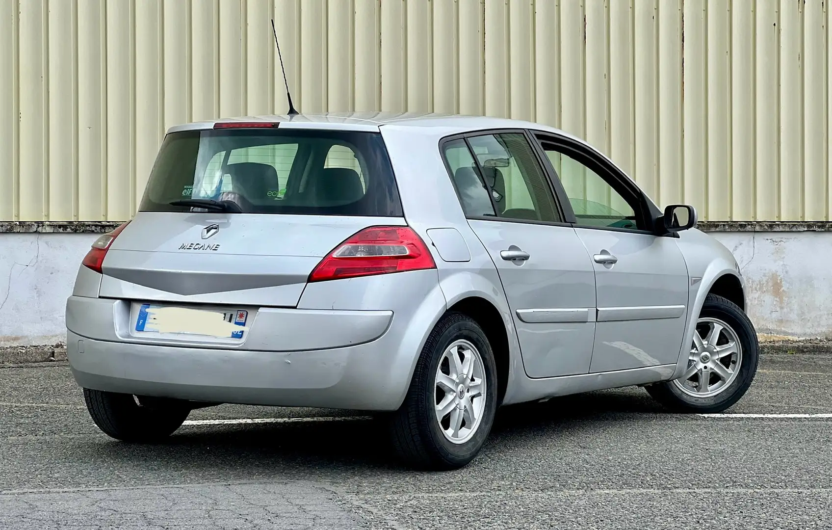 Renault Megane Mégane II 1.5 dCi 105 FAP eco2 Extrême - 2