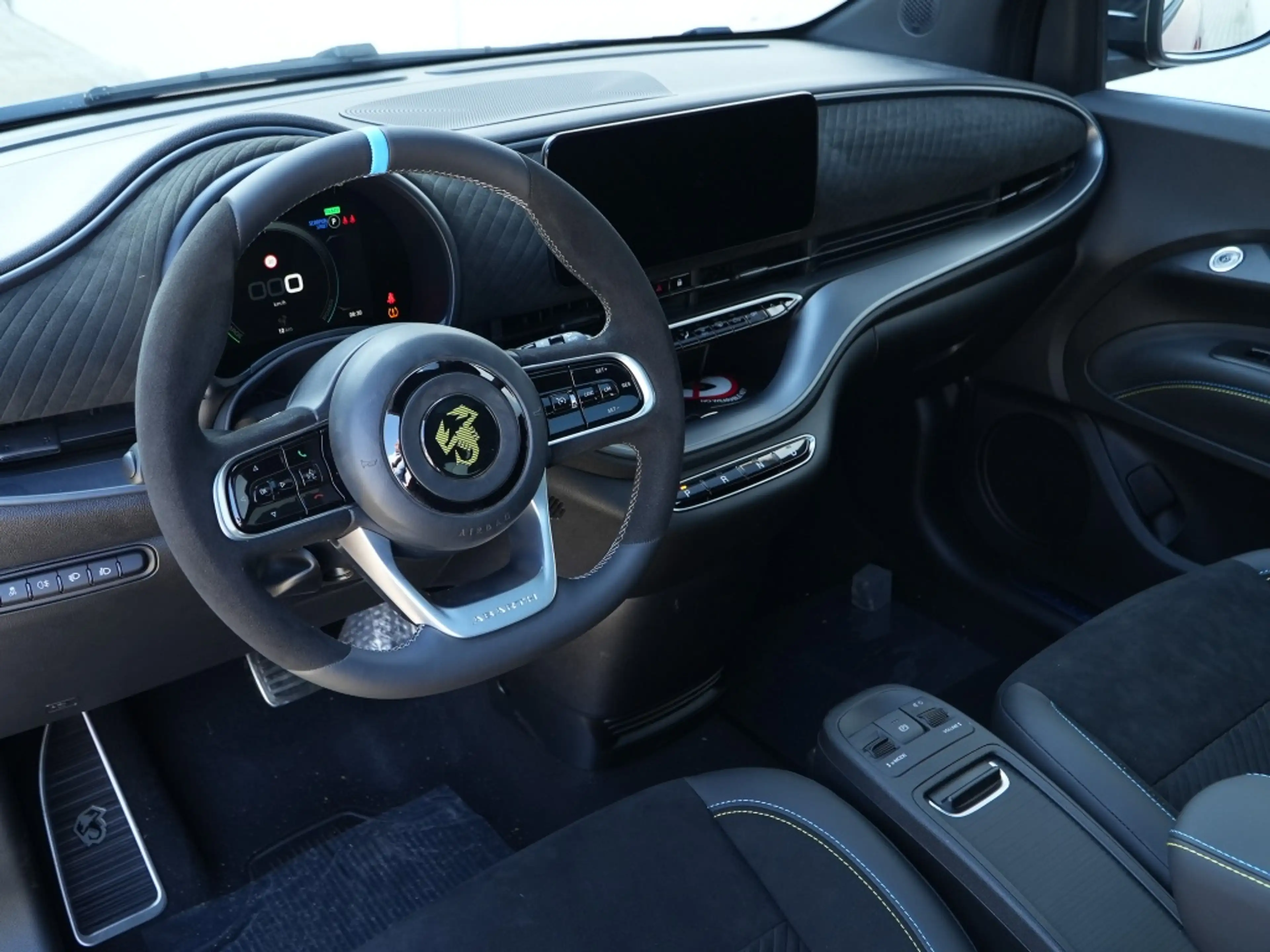 Abarth 500 Turismo 42 kWh | Pano | JBL | Navi | LED | Carplay — photo 10