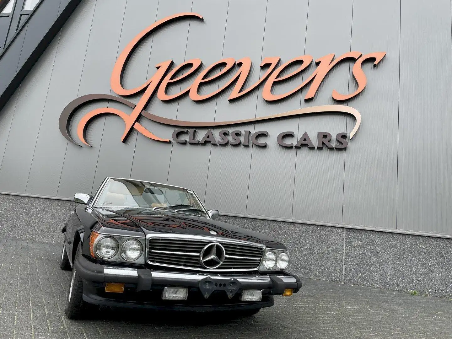 Mercedes-Benz SL 560 W107 Cabriolet Schwarz - 1