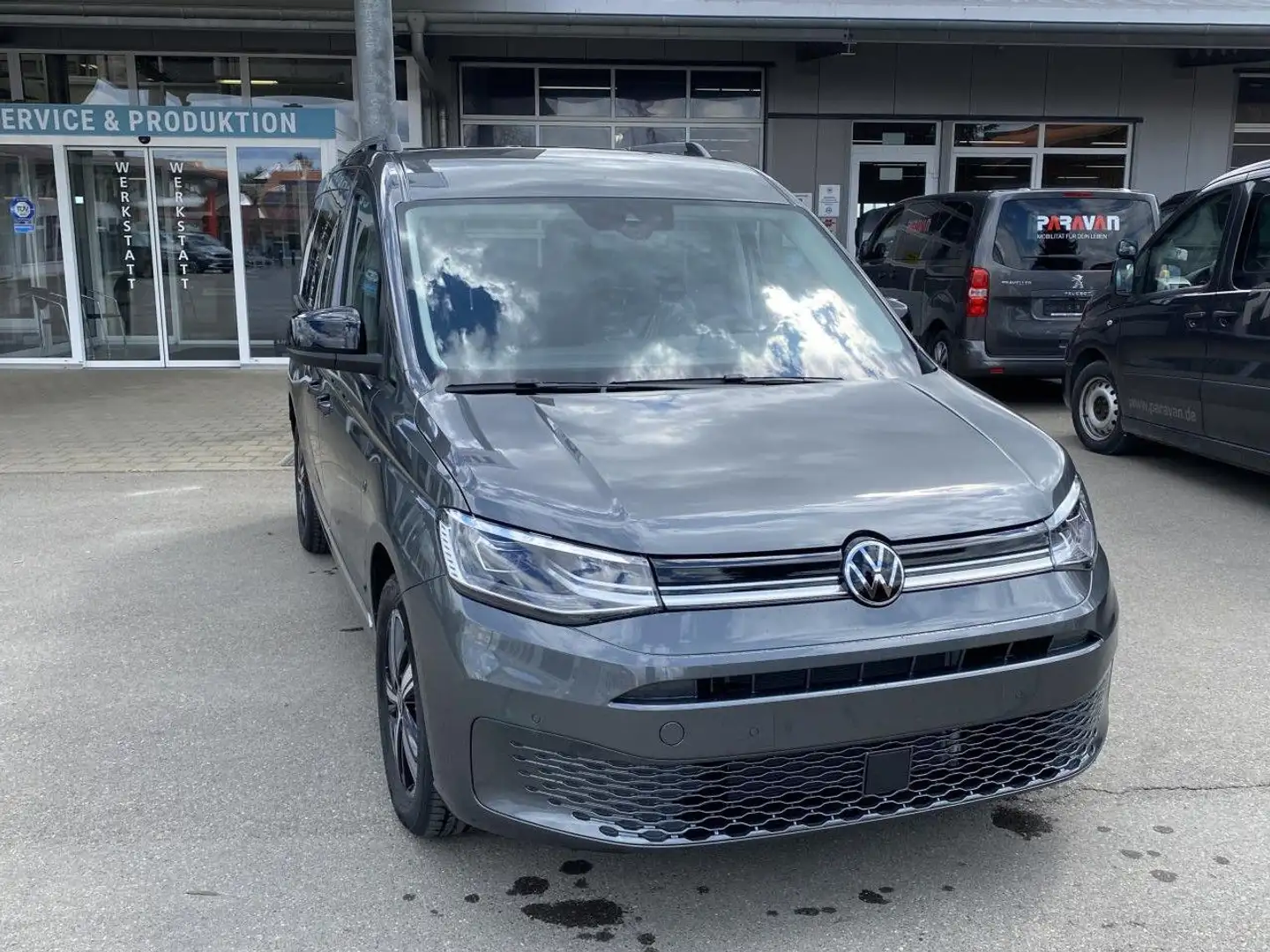Volkswagen Caddy 5 Maxi Style 1,5l TSI 84kW 7G-DSG indiumgrau Grau - 1
