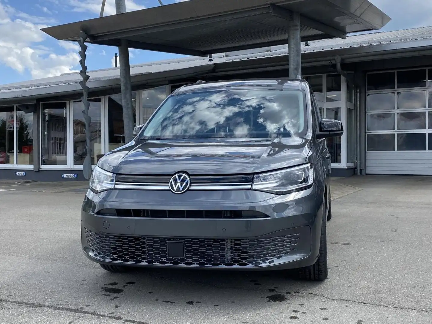 Volkswagen Caddy 5 Maxi Style 1,5l TSI 84kW 7G-DSG indiumgrau Grau - 2