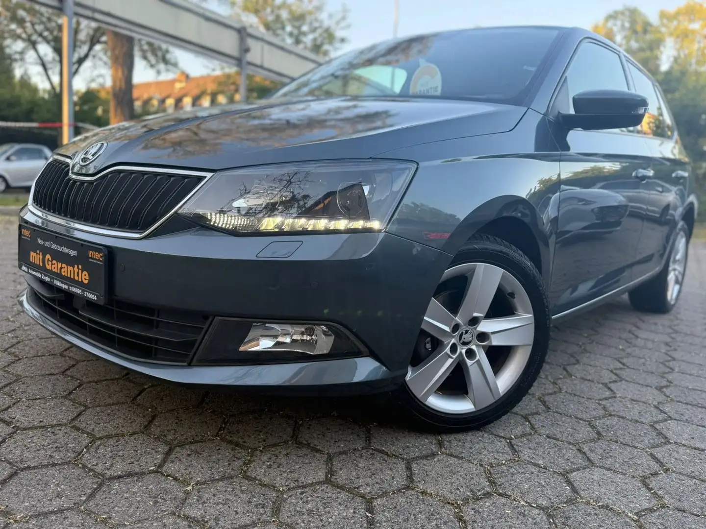 Skoda Fabia FABIA(1,2L-90PS)KLIMAAUT.SITZHZ.NAVI.GARANTIE Gris - 1