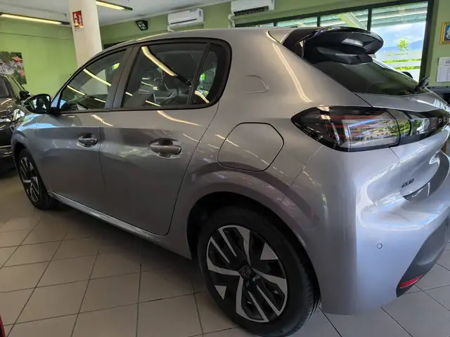 Peugeot 208 view 8