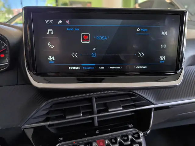 Peugeot 208 view 18