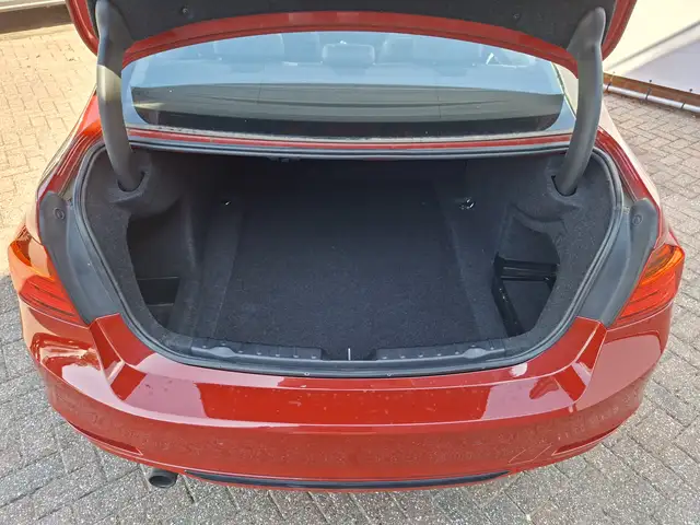 BMW 3 Series view 6