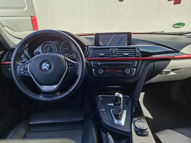 BMW 3 Series view 4