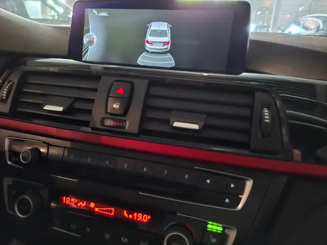 BMW 3 Series view 10