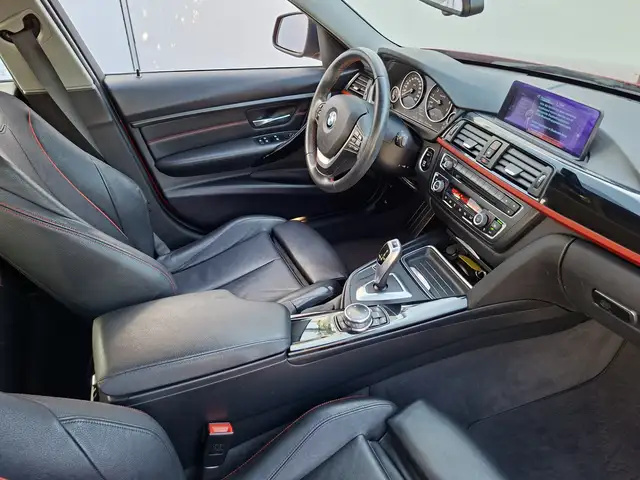 BMW 3 Series view 5