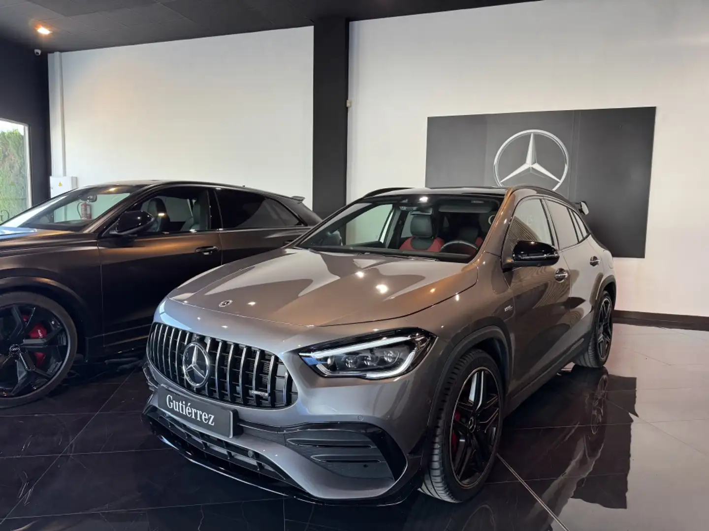 Mercedes-Benz GLA 35 AMG 4Matic 8G-DCT Gris - 2