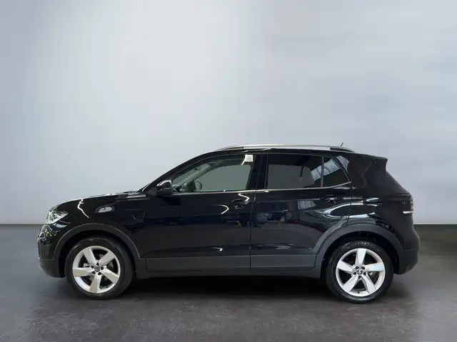 Volkswagen T-Cross view 3