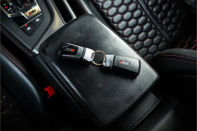 Audi RS4 view 22