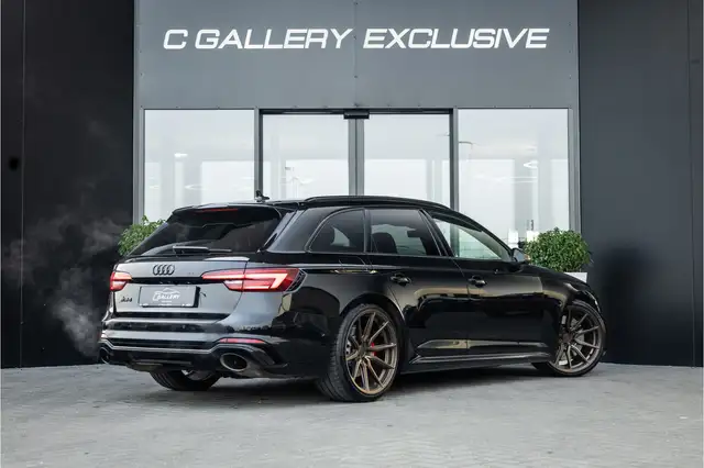 Audi RS4 Avant view 7