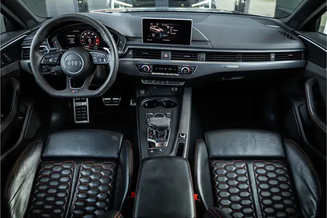 Audi RS4 Avant view 9