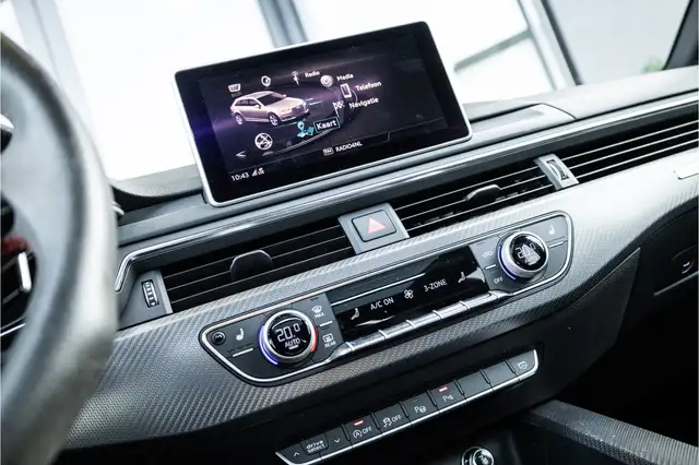 Audi RS4 Avant view 14