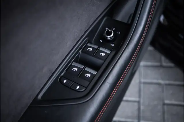 Audi RS4 view 30