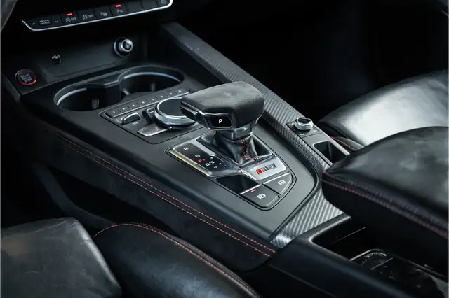 Audi RS4 view 24