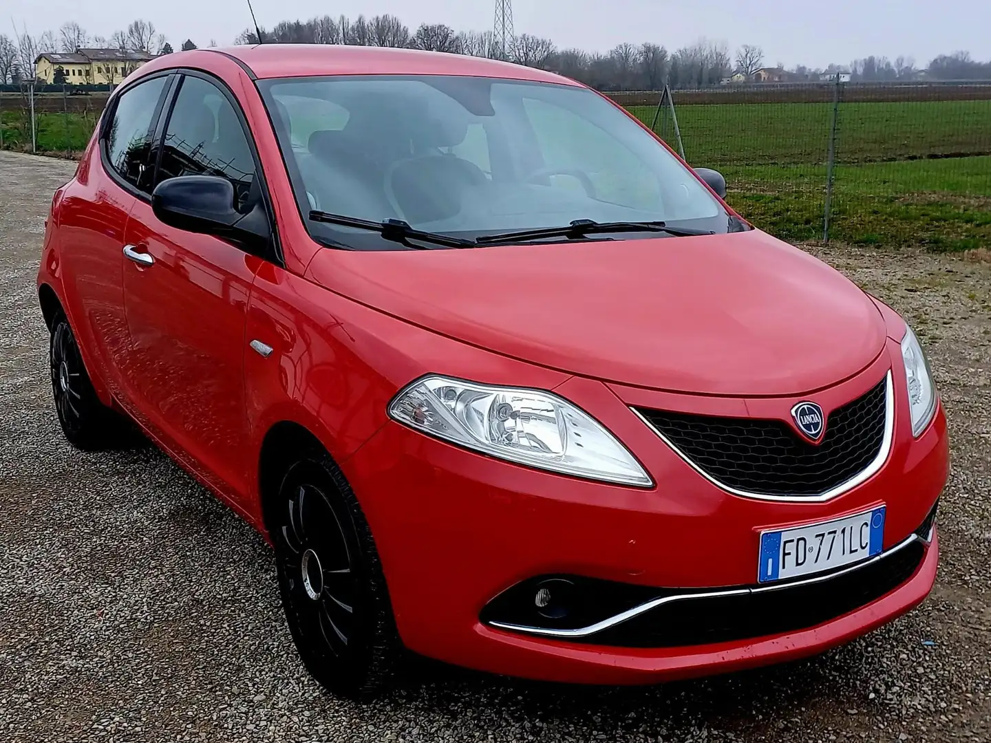Lancia Ypsilon Ypsilon 1.2 Platinum 69cv Rot - 1
