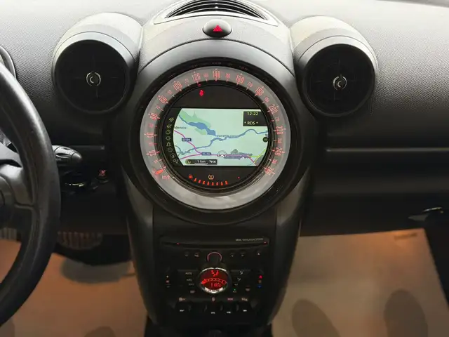 Mini Hatch view 14