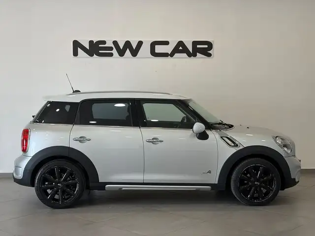 Mini Hatch view 5