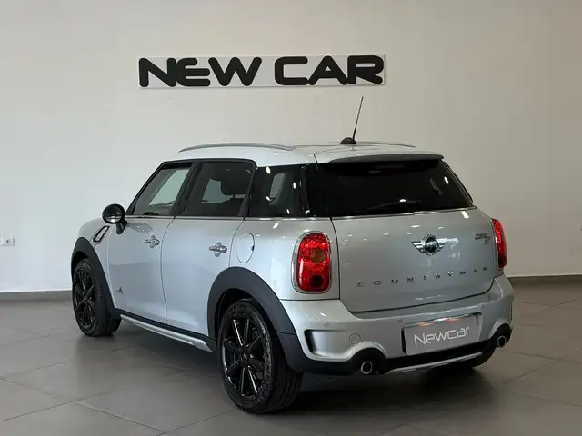 Mini Hatch view 8