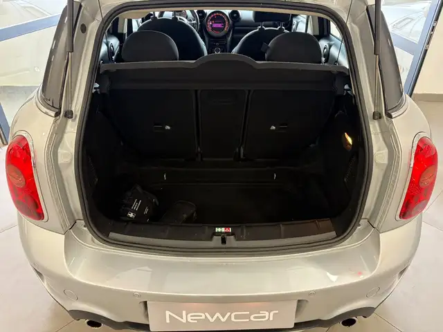 Mini Hatch view 9