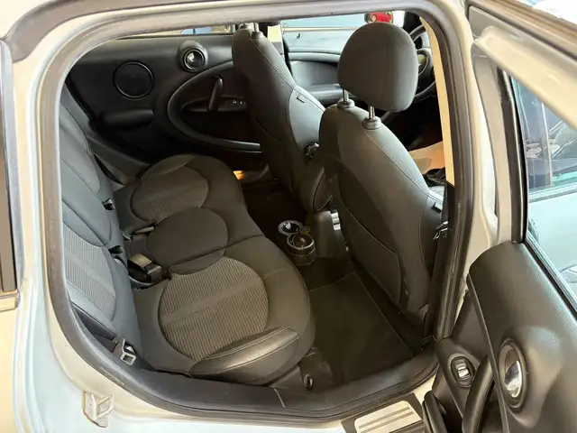 Mini Hatch view 10