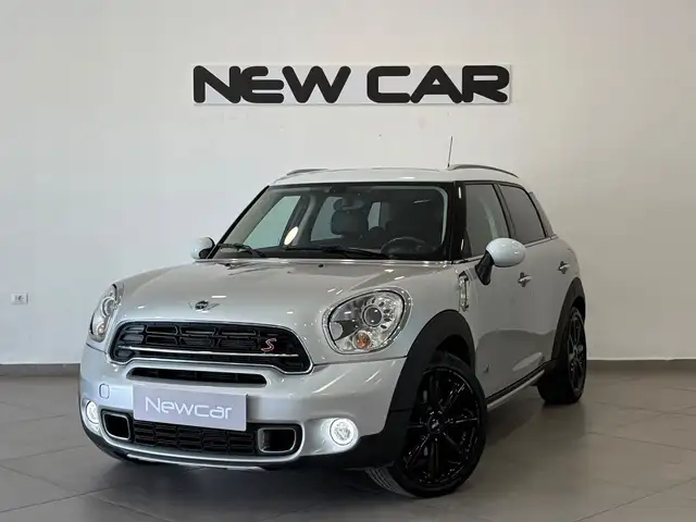 Mini Hatch view 3