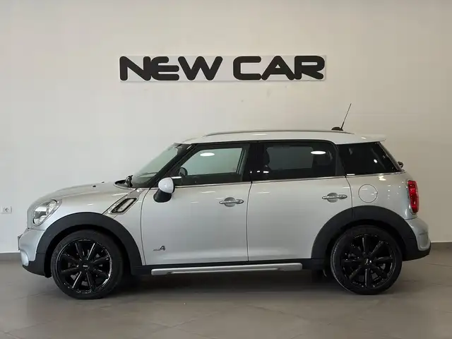 Mini Hatch view 4