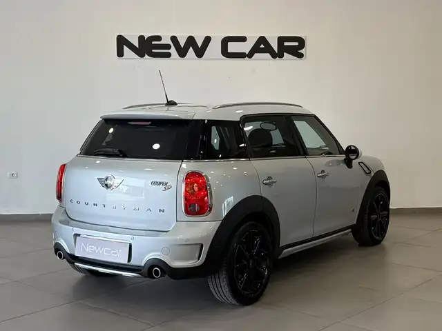 Mini Hatch view 6