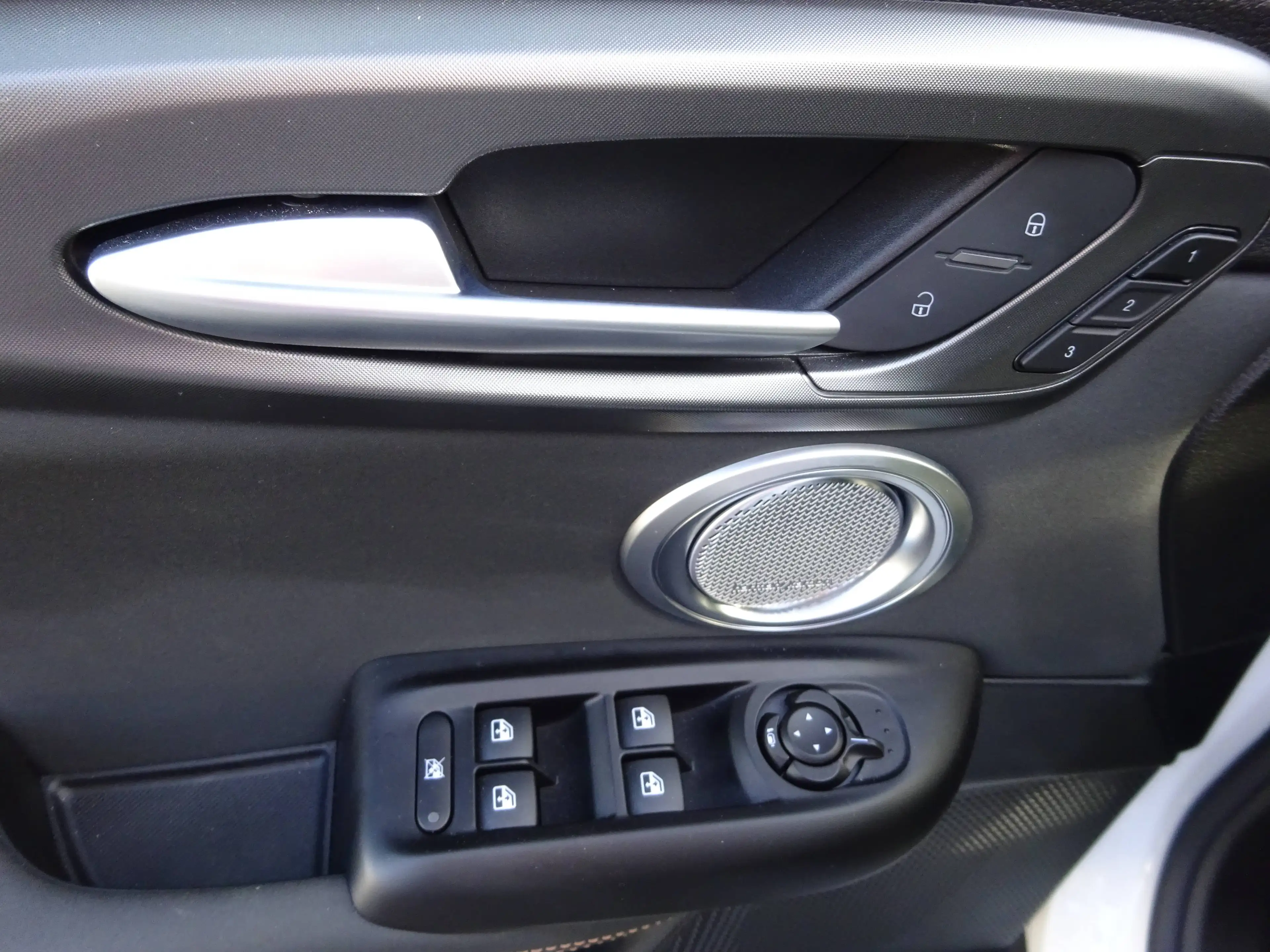 Alfa Romeo Tonale Tonale Veloce 1.3 T4 PHEV VGT e-AWD Veloce — photo 15