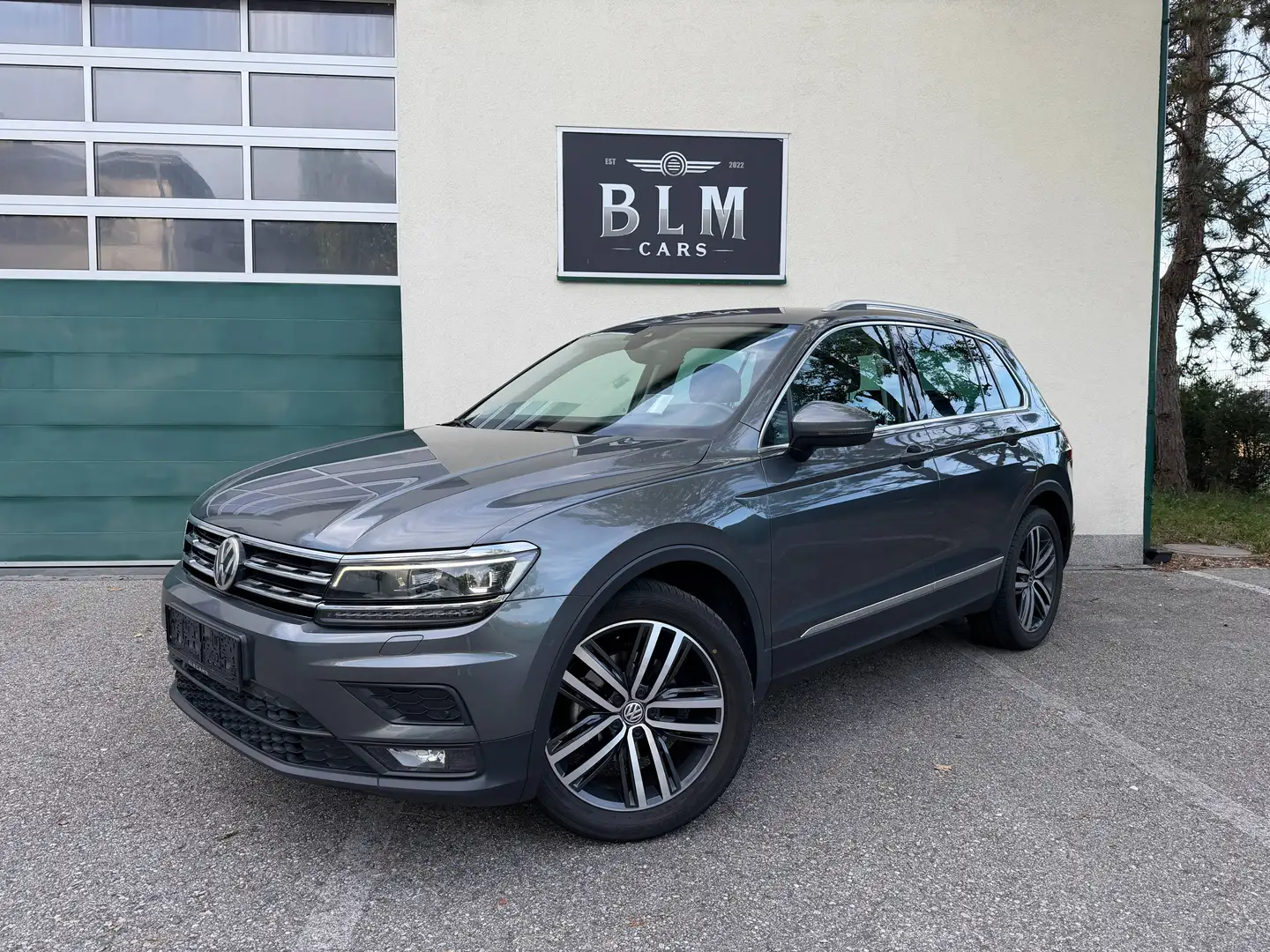Volkswagen Tiguan Head Up, LED, ACC, AHK, Navi, Totenwinkelwarner, Spurhalteassistent Grau - 1