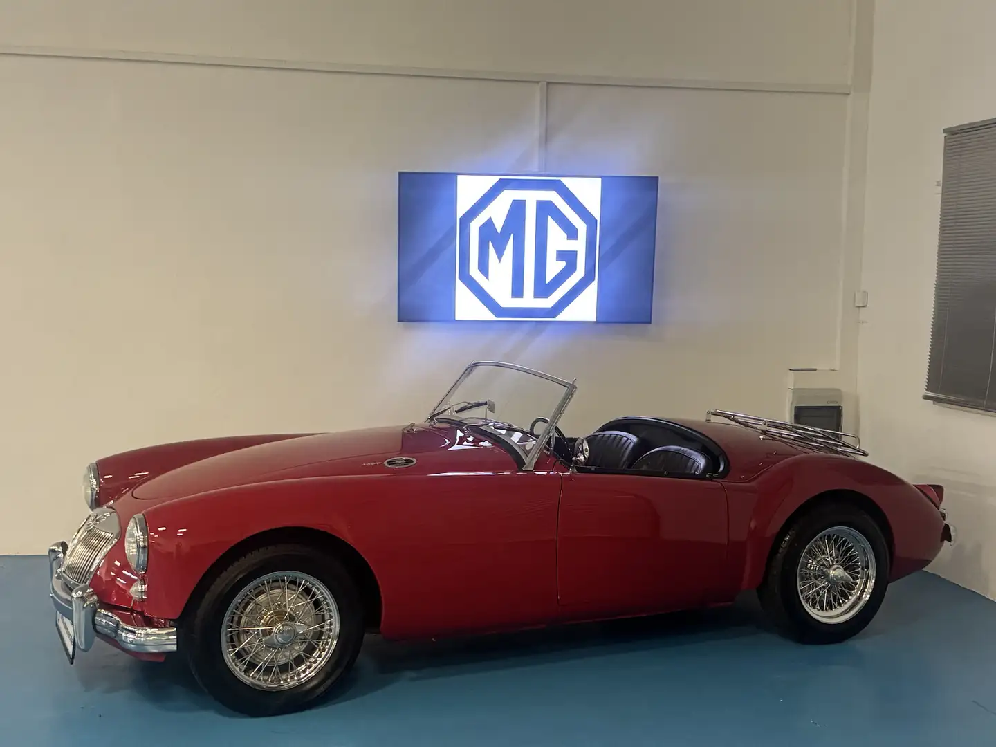 MG MGA 1.5 Roadster org. Speichenräder Rot - 2