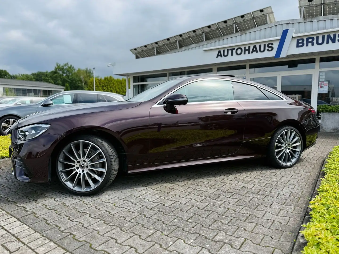 Mercedes-Benz E 300 d 4M COUPÈ AMG, 360°, Panodach, LM 20, Totw., SHZ, Rood - 2