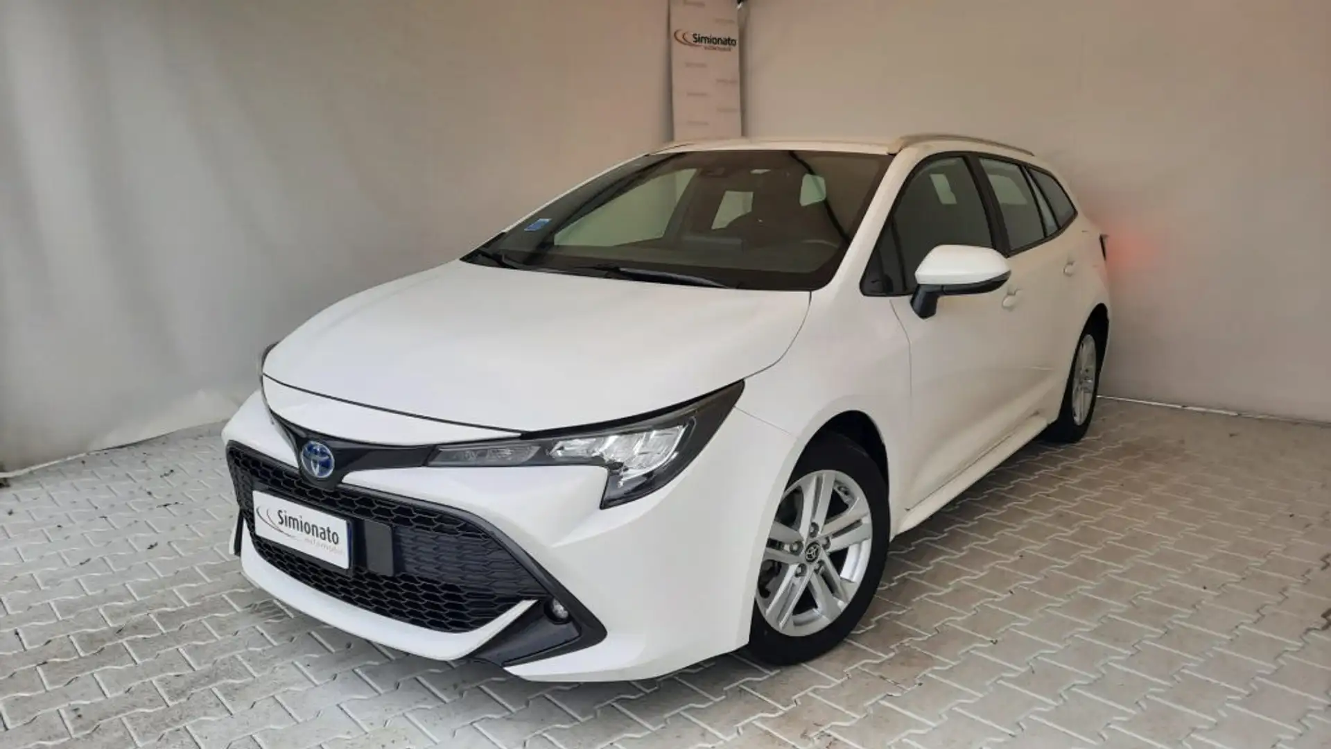 Toyota Corolla Active 1.8 Hybrid Touring Sports Bianco - 1