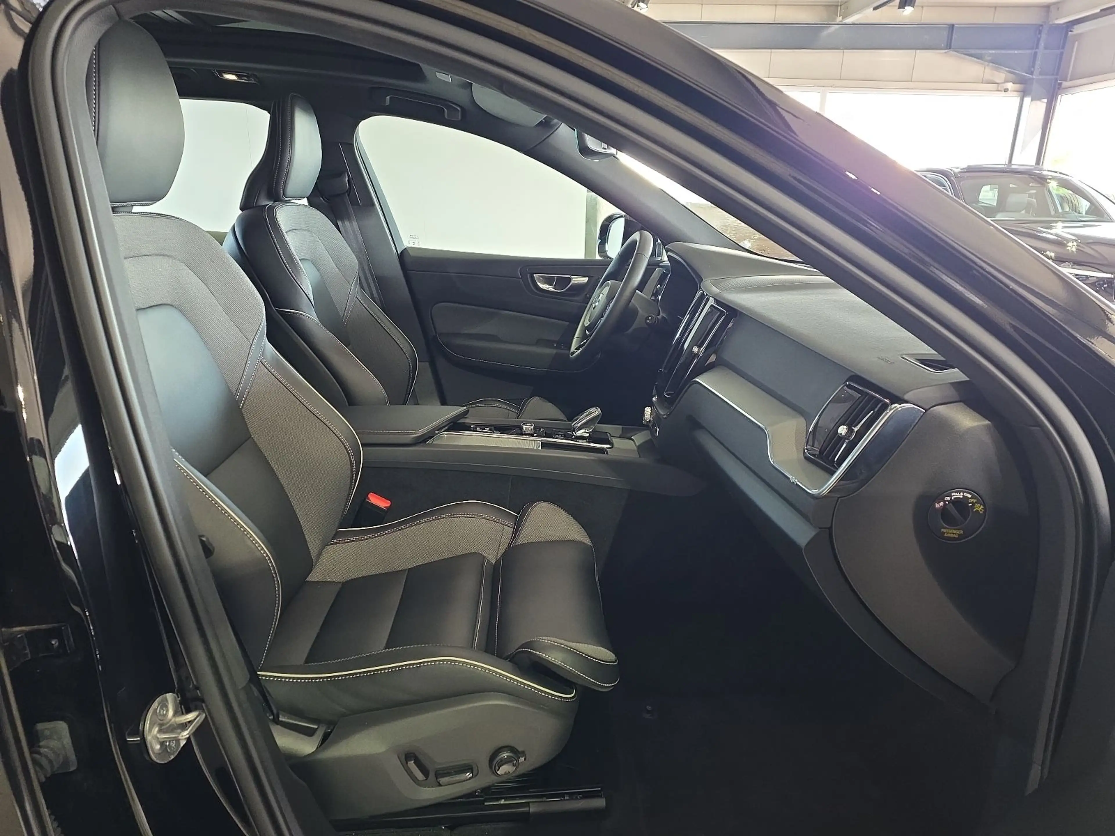 Volvo XC60 T8 Plus Black Edition Recharge AWD Kamera — photo 11