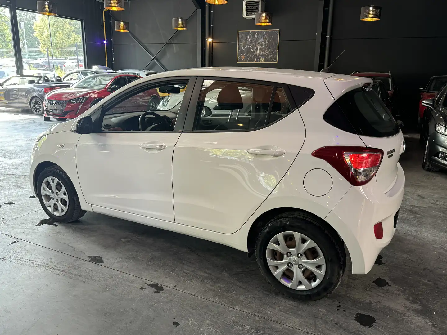 Hyundai i10 1.0i - A/C - RADIO CD/AUX/USB - 5 PORTES - MANUEL Weiß - 2