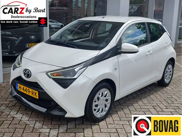Toyota Aygo 1.0 VVT-I X-PLAY Carplay/Android Auto | Parkeercam