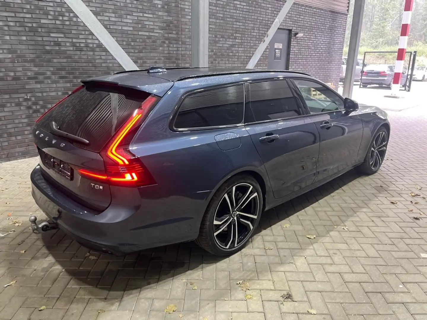 Volvo V90 T8 Plug-in hybrid Ultra Dark | Luchtvering Achter Blu/Azzurro - 2