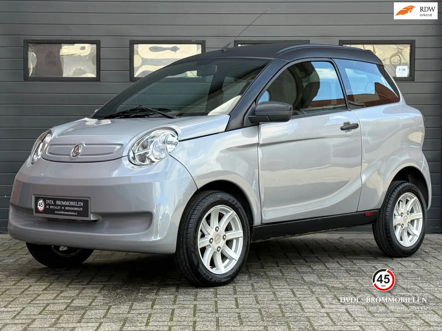 Minauto Cross Aixam Premium Brommobiel 2019 23dkm NIEUWSTAAT Grijs - 1