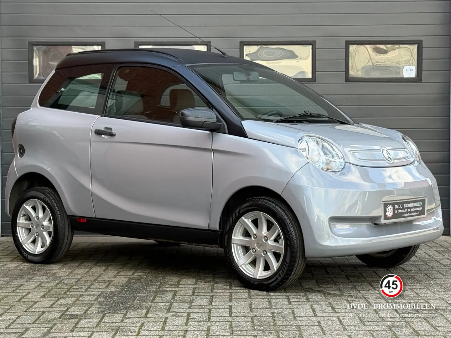 Minauto Cross Aixam Premium Brommobiel 2019 23dkm NIEUWSTAAT Grijs - 2