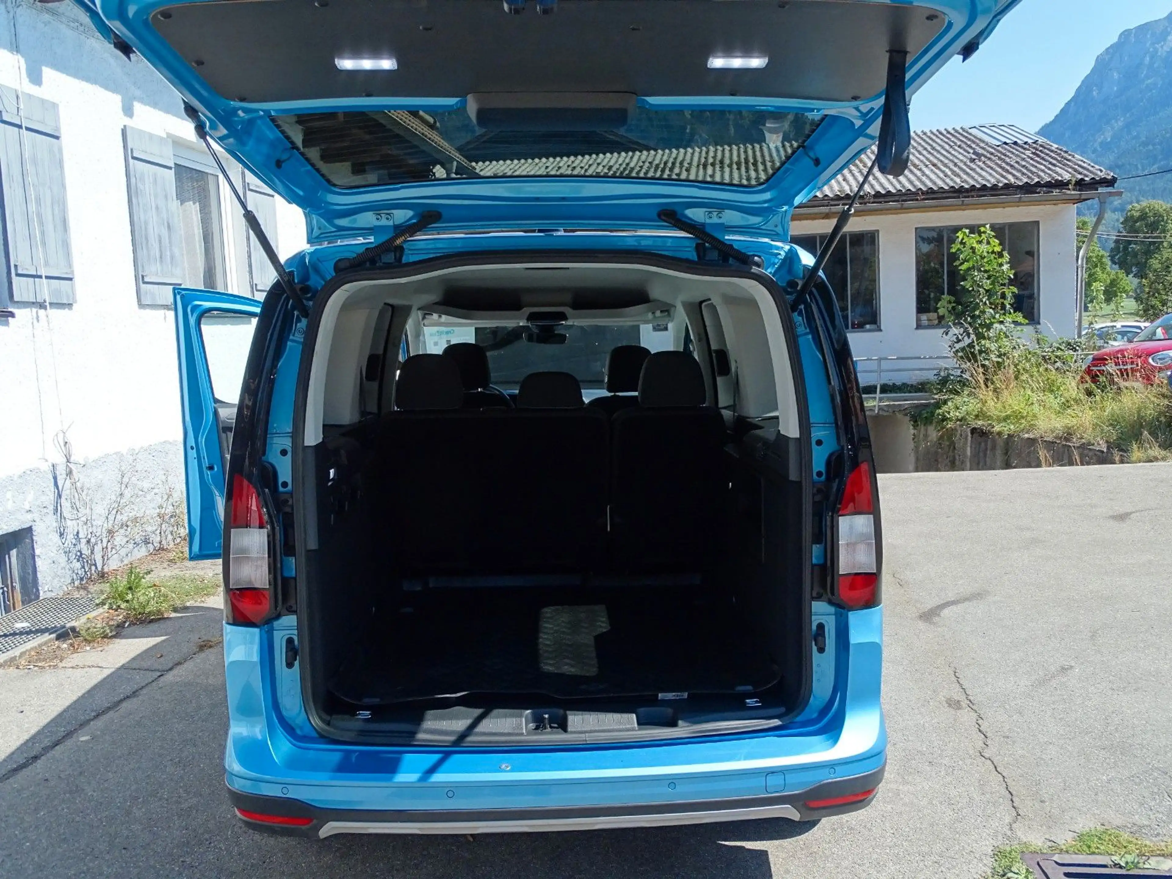 Ford Grand Tourneo Connect Active — photo 8