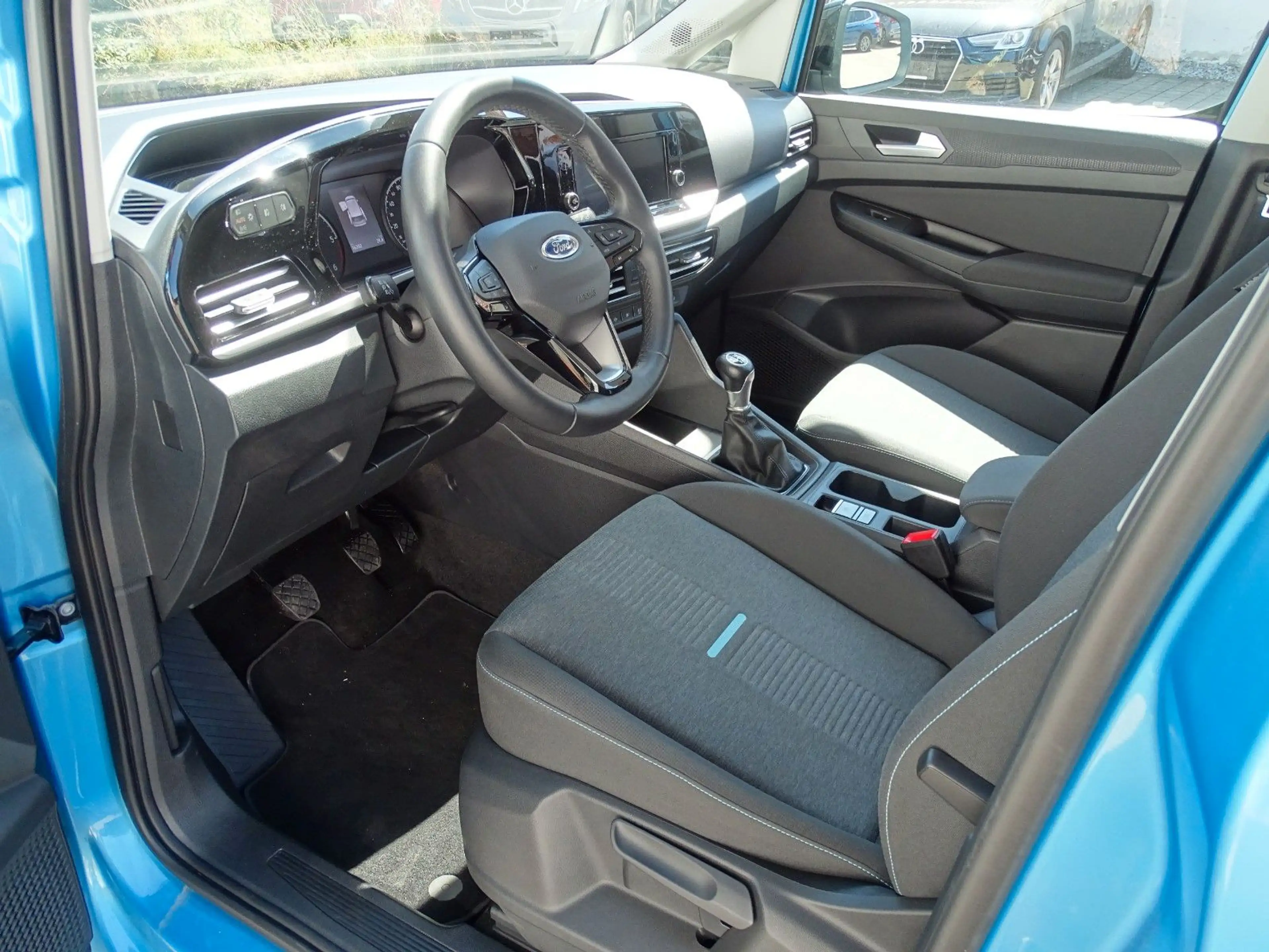 Ford Grand Tourneo Connect Active — photo 10