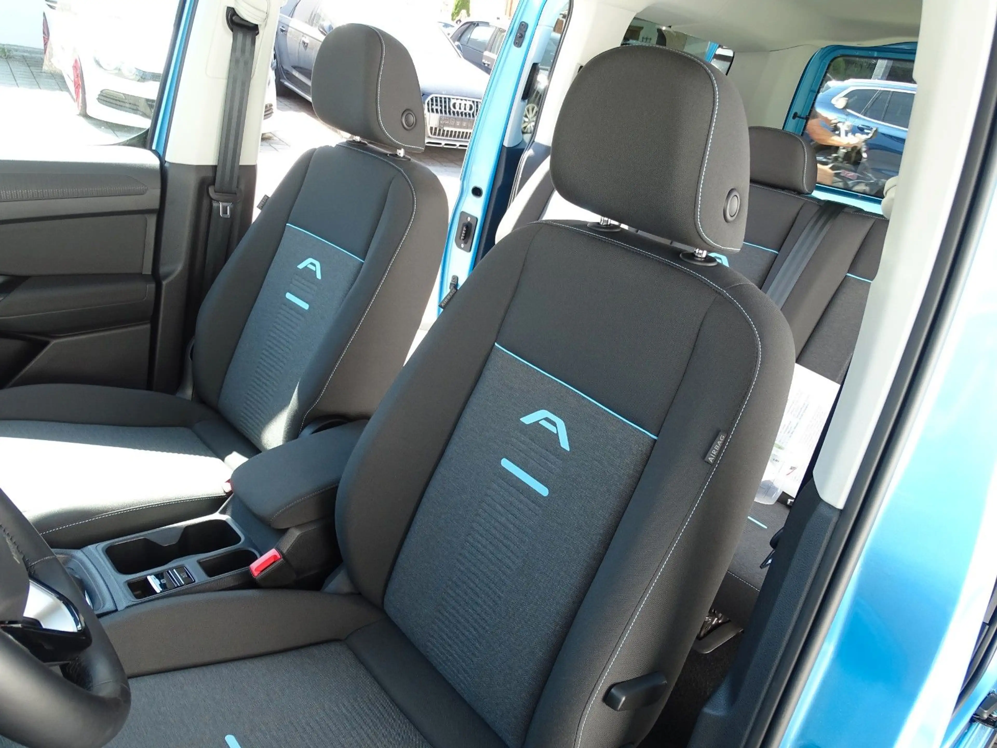 Ford Grand Tourneo Connect Active — photo 13